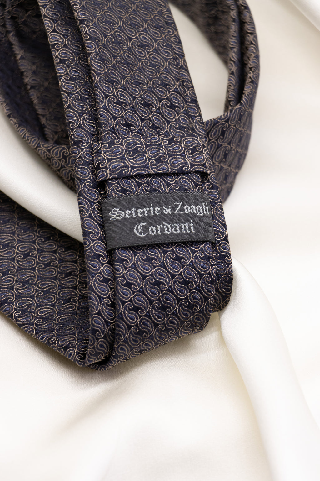 Cravatta Semplice in Pura Seta Blu Nocciola