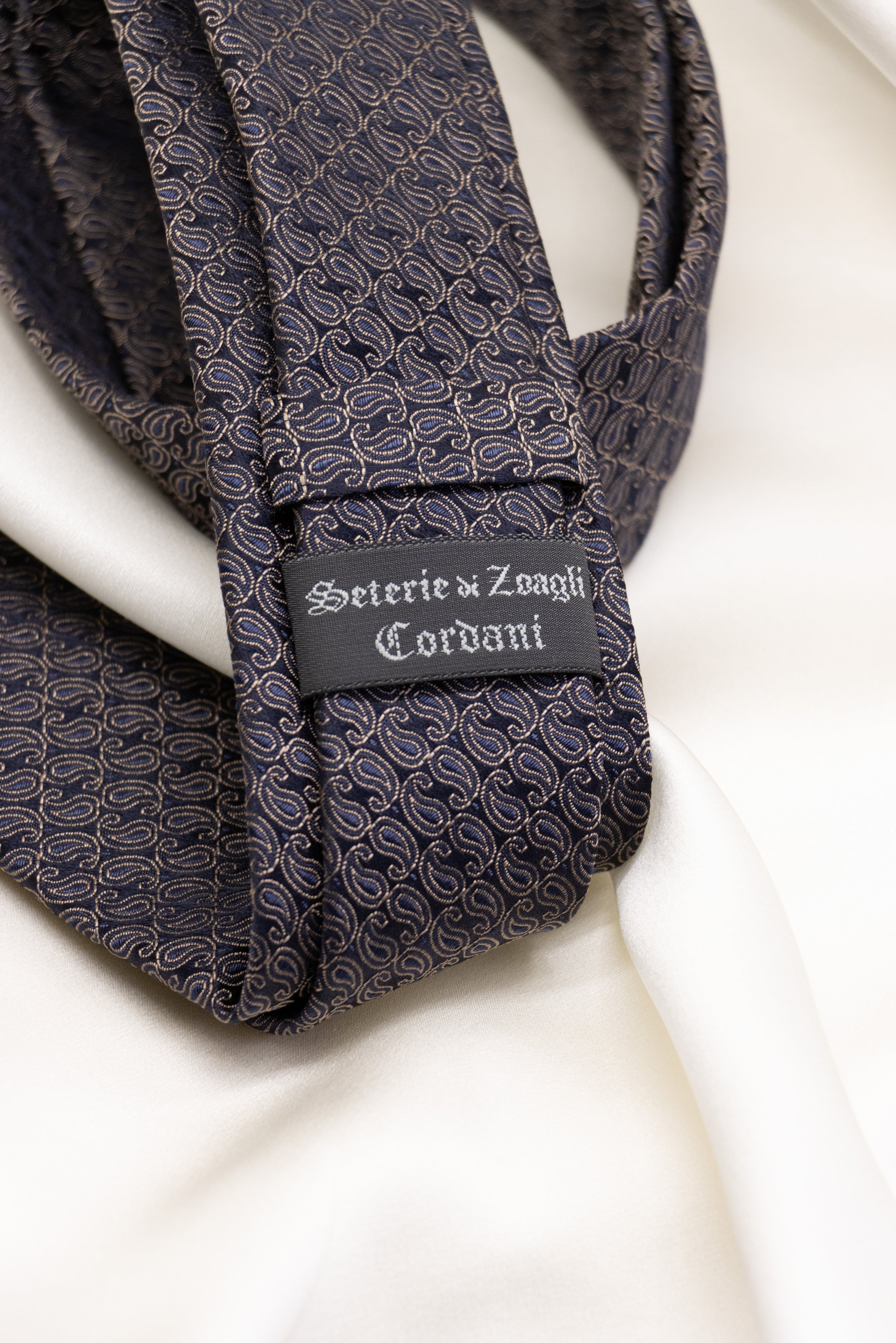 Cravatta Incappucciata in Pura Seta Blu Nocciola