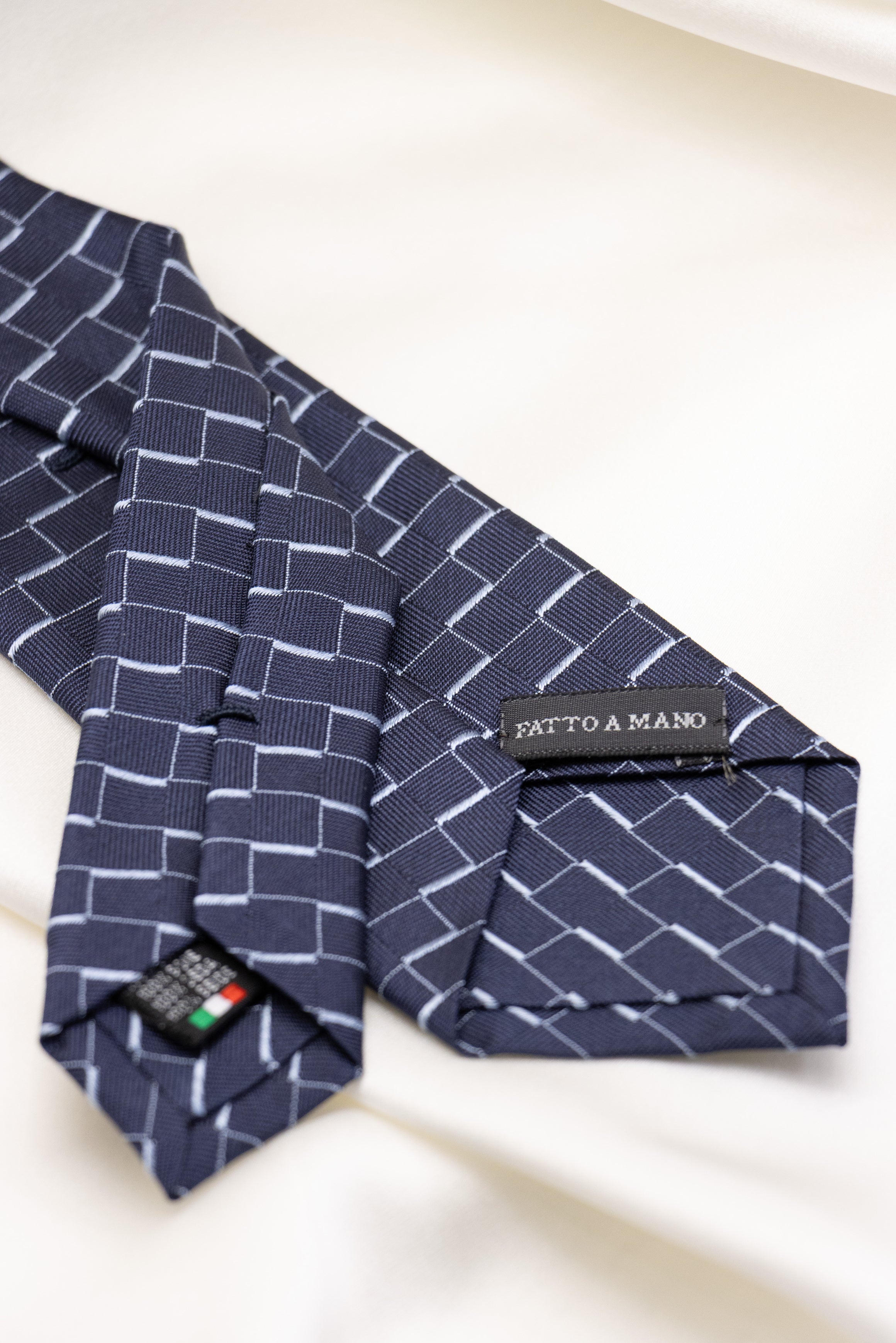 Cravatta Incappucciata in Pura Seta Blu muretto azzurro