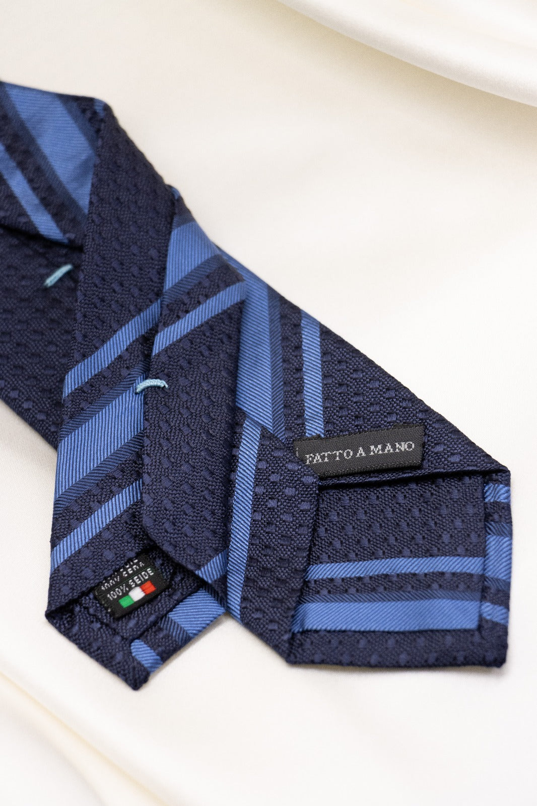 Cravatta Incappucciata in Pura Seta Blu