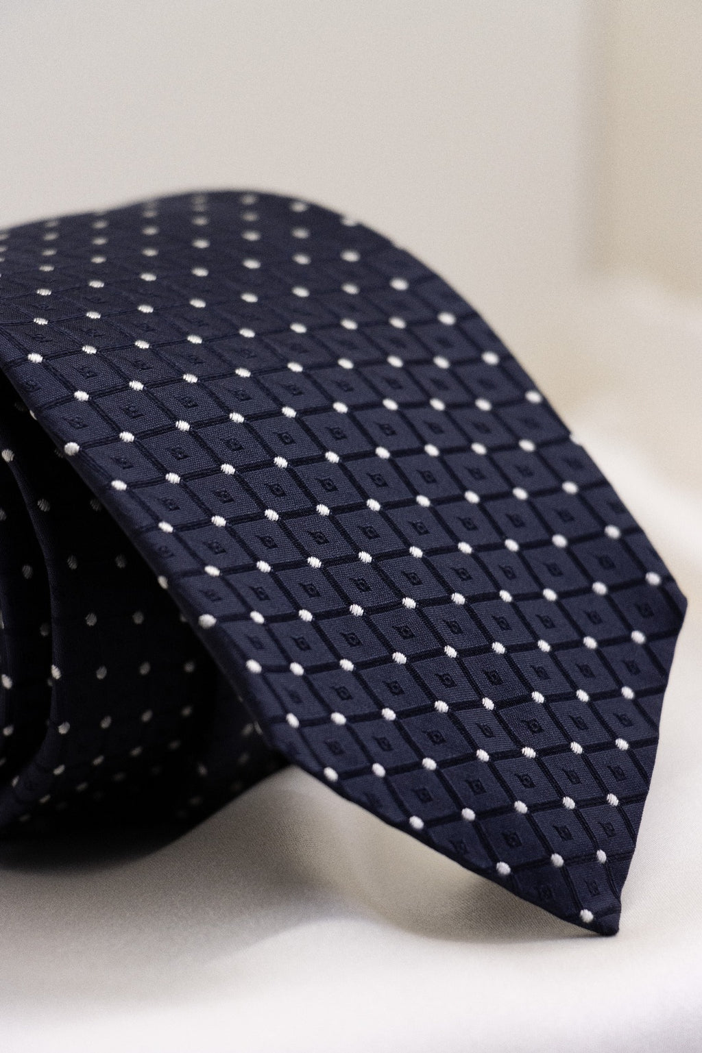 Cravatta Incappucciata in Pura Seta Blu pois Bianco