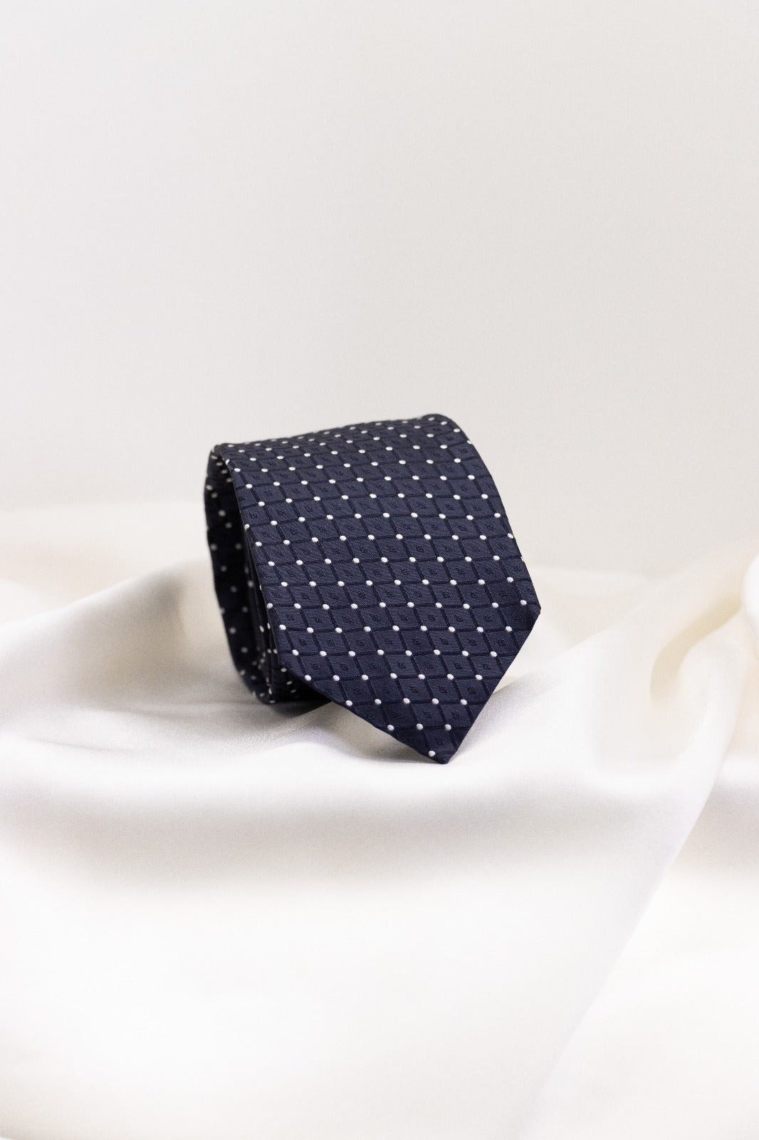 Cravatta Incappucciata in Pura Seta Blu pois Bianco