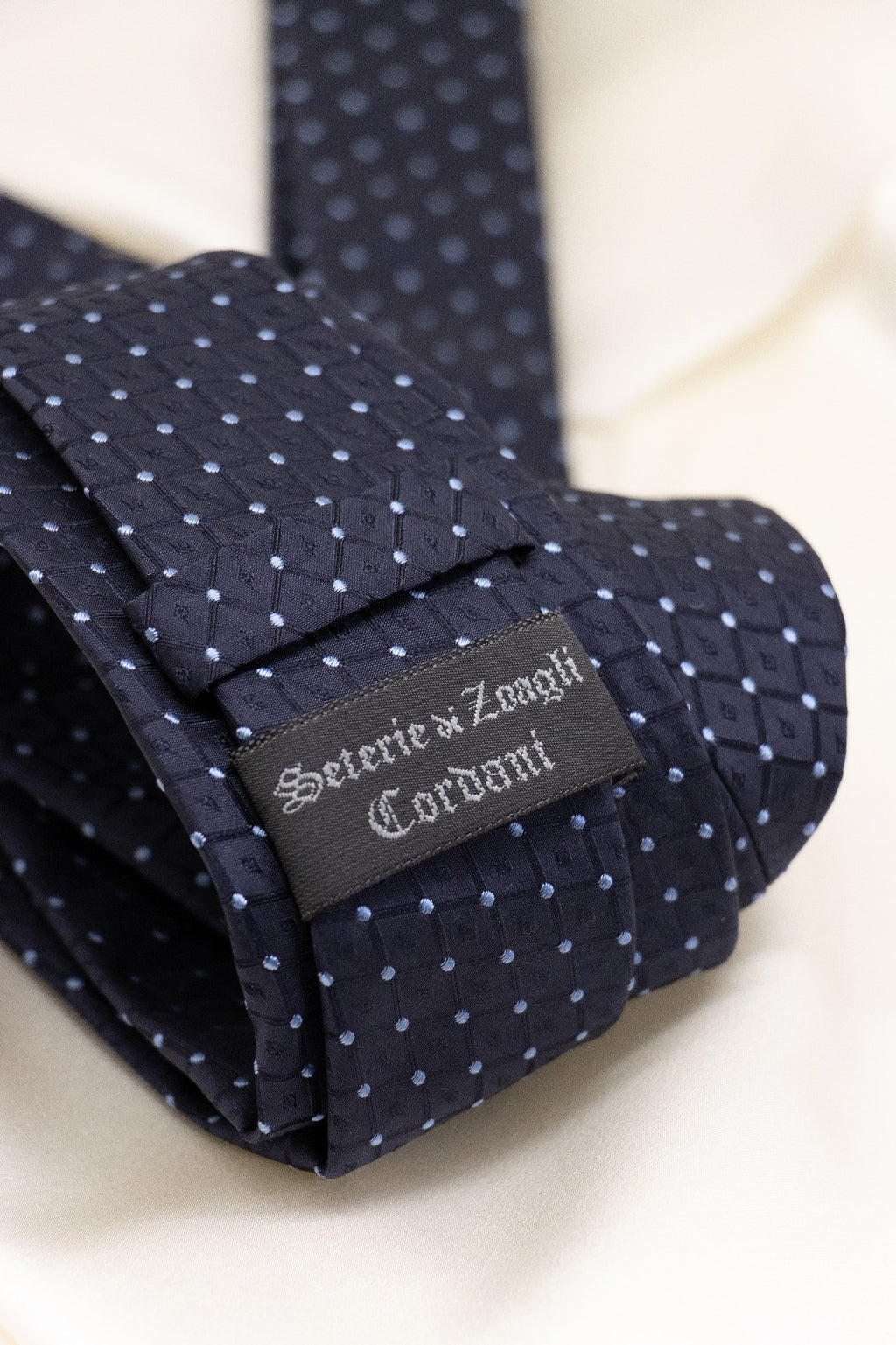Cravatta Incappucciata in Pura Seta Blu pois azzurro