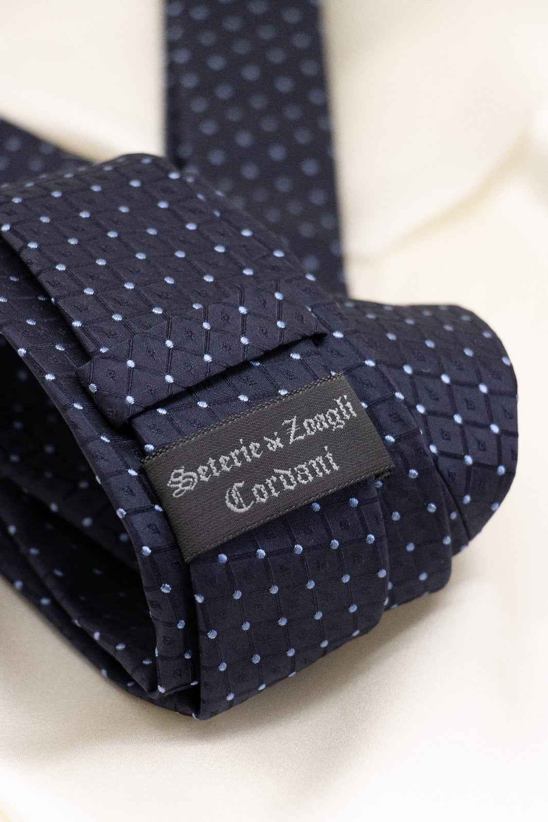 Cravatta Incappucciata in Pura Seta Blu pois azzurro