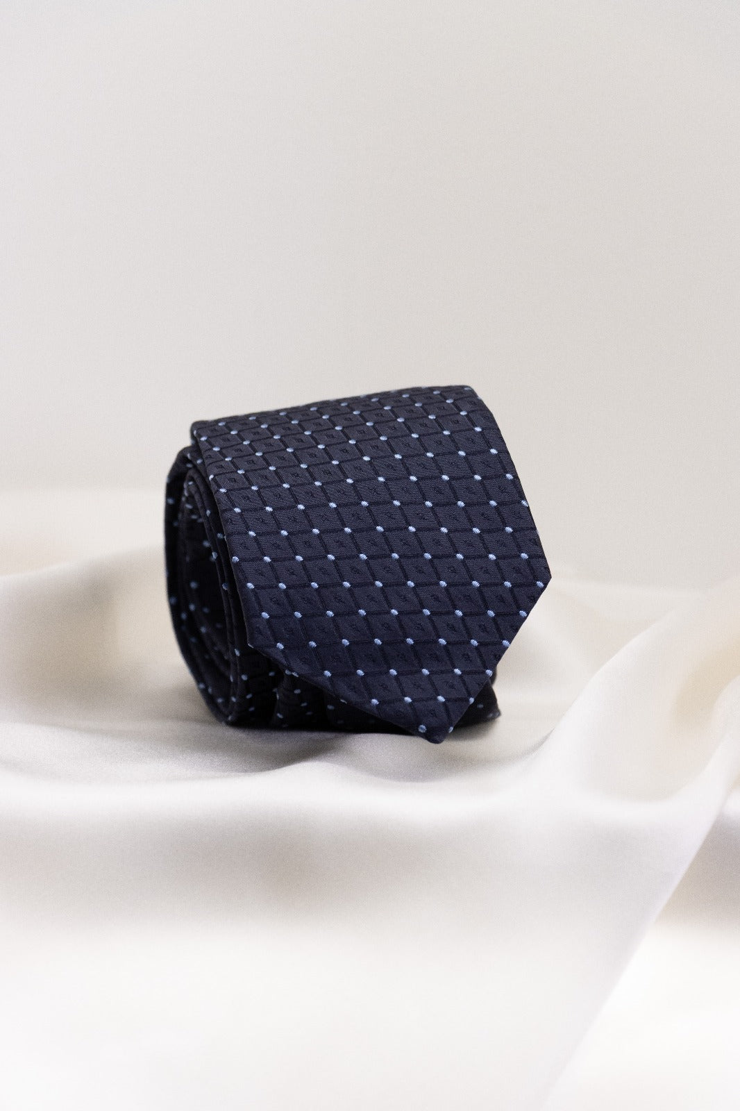 Cravatta Incappucciata in Pura Seta Blu pois azzurro