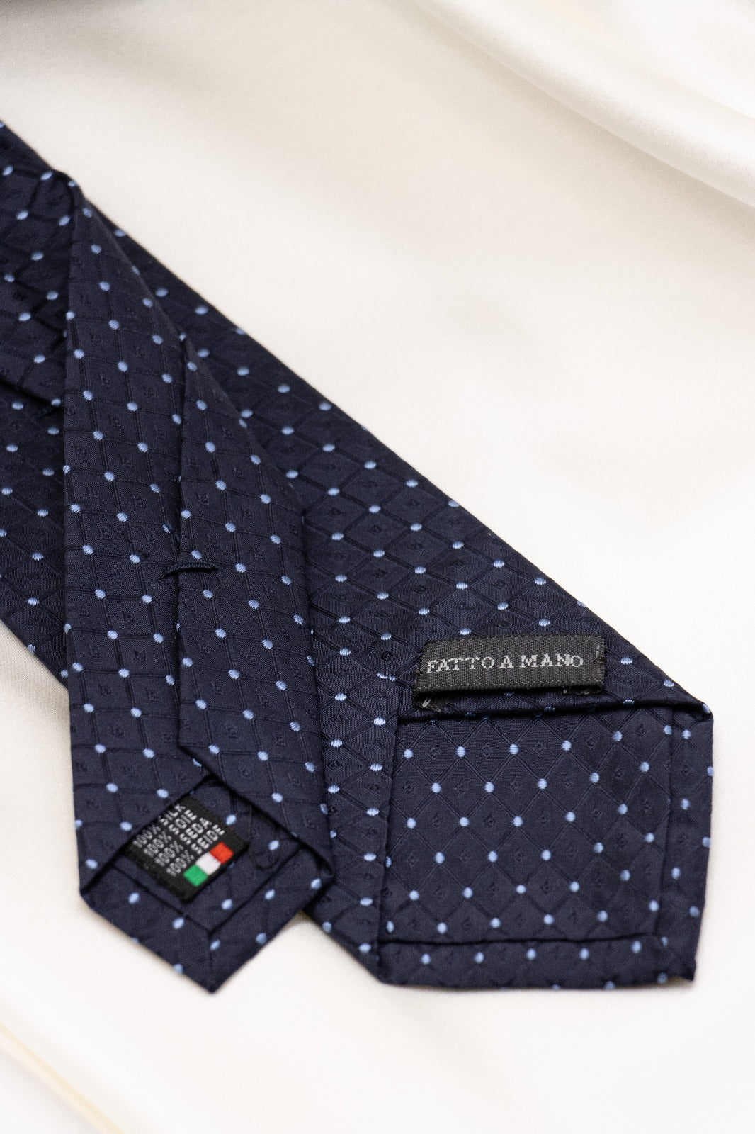 Cravatta Incappucciata in Pura Seta Blu pois azzurro