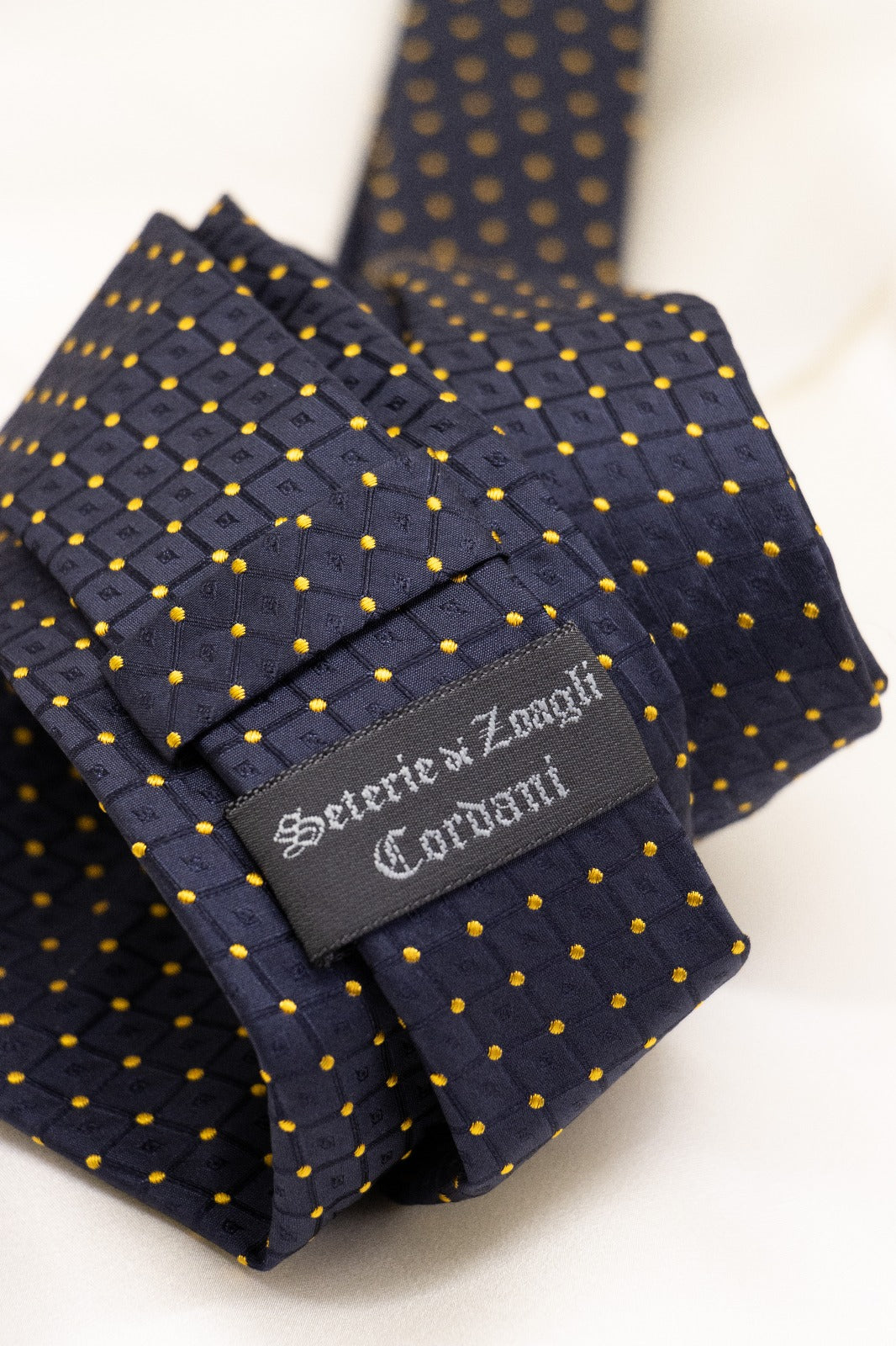 Cravatta Incappucciata in Pura Seta Blu pois Giallo