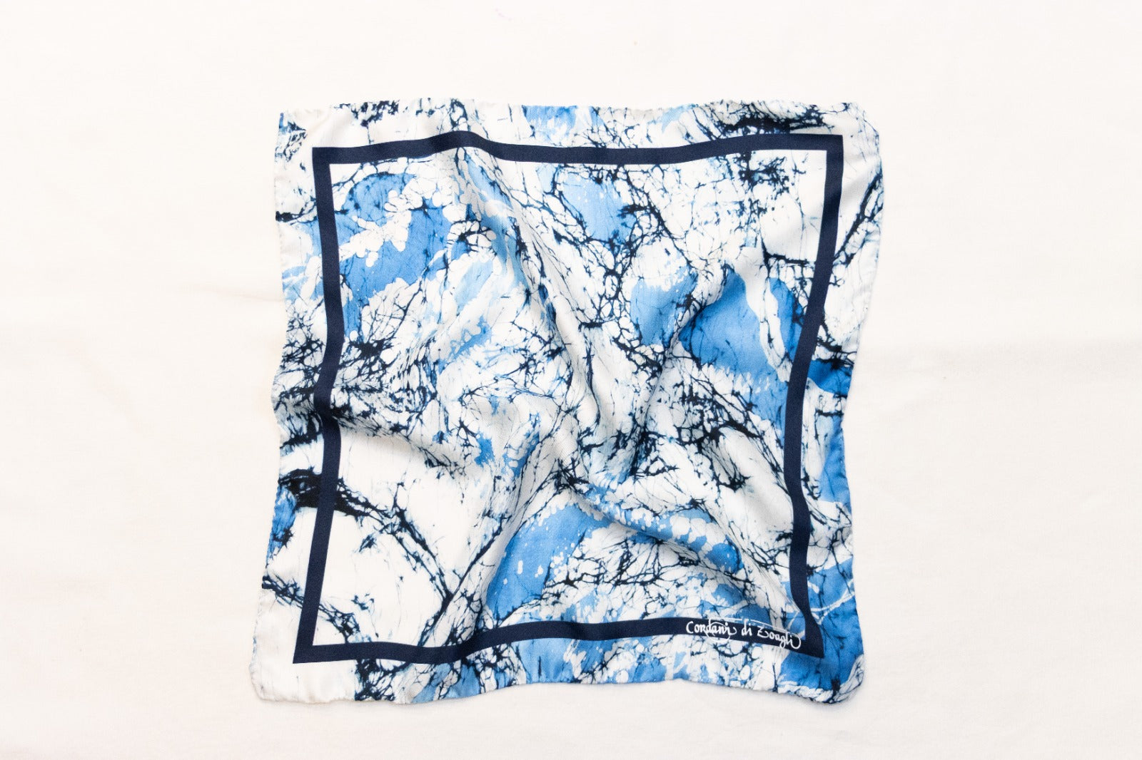 Fularino da collo in Twill di Pura Seta blu e bianco