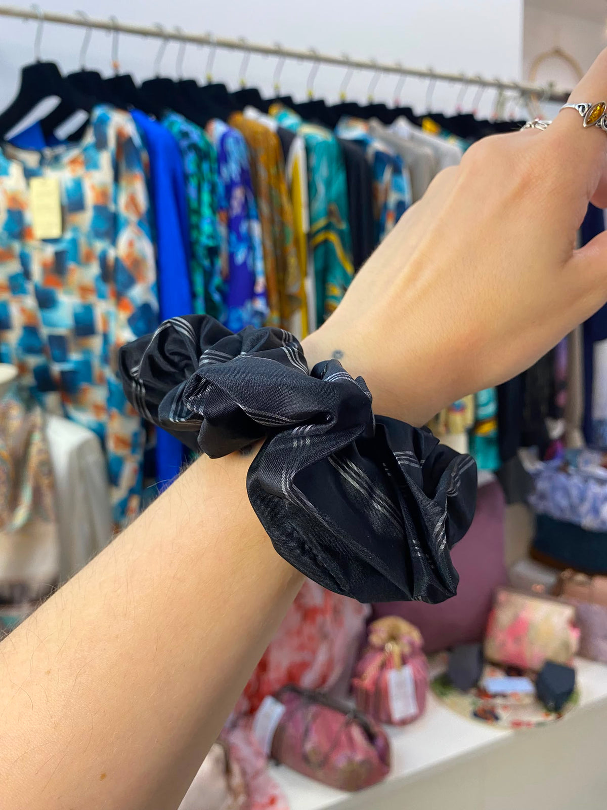 Scrunchies Pura Seta Righe nero